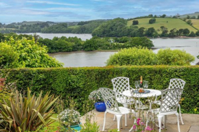 Curlew Cottage - Character Cottage with Superb River Views